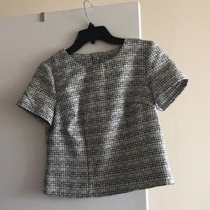 Short sleeved work top